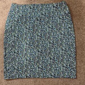 EUC J.Jill Blue and White Patterned Wearever Collection Smooth-Fit Pencil Skirt